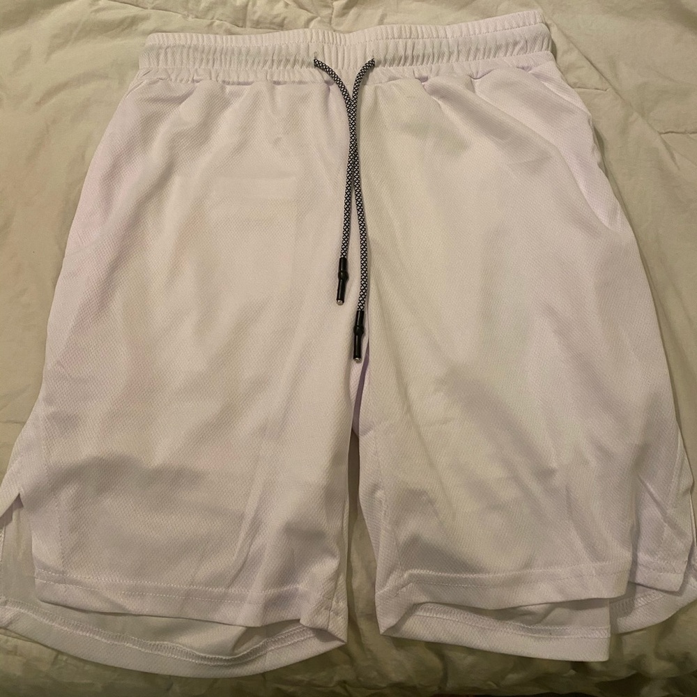 Shore with liner and pocket